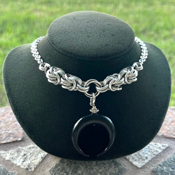 Handmade maille necklace up side down black horns crescent moon lunula boho goth - Picture 7 of 13